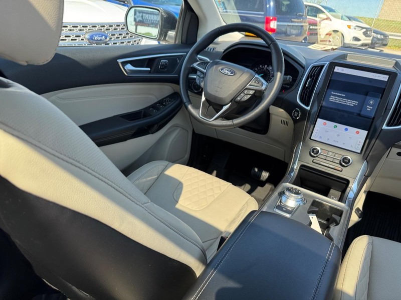 Ford Edge Vehicle Image 15