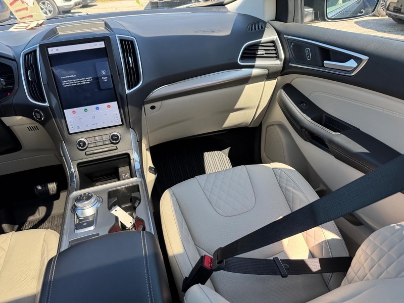 Ford Edge Vehicle Image 17