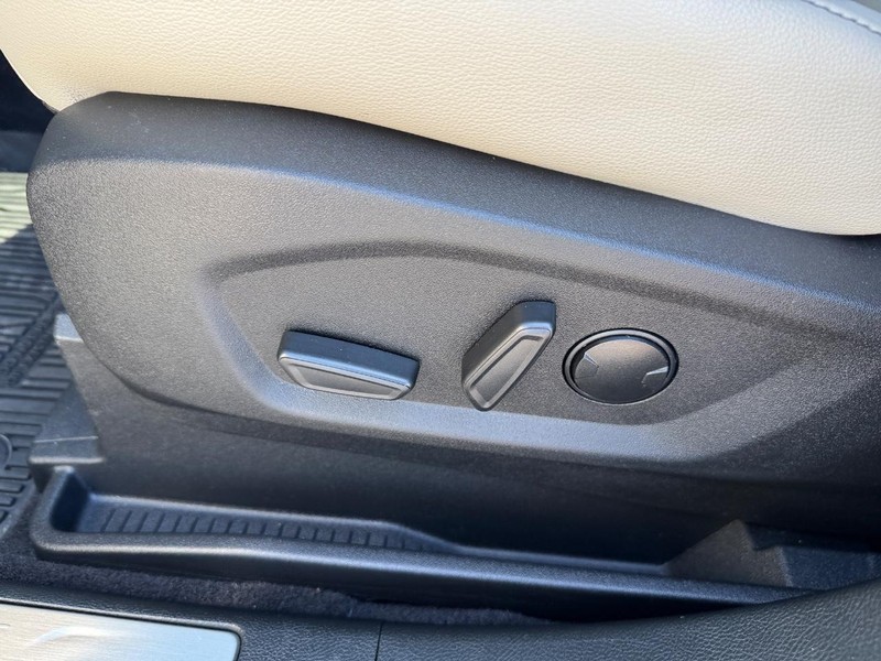 Ford Edge Vehicle Image 18