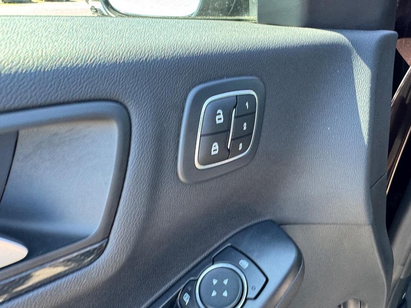 Ford Escape Vehicle Image 19