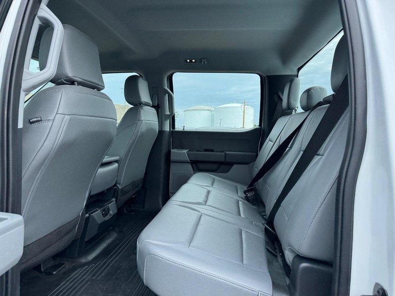 Ford Super Duty F-250 SRW Vehicle Image 12