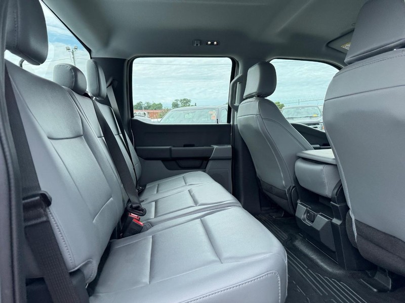 Ford Super Duty F-250 SRW Vehicle Image 13