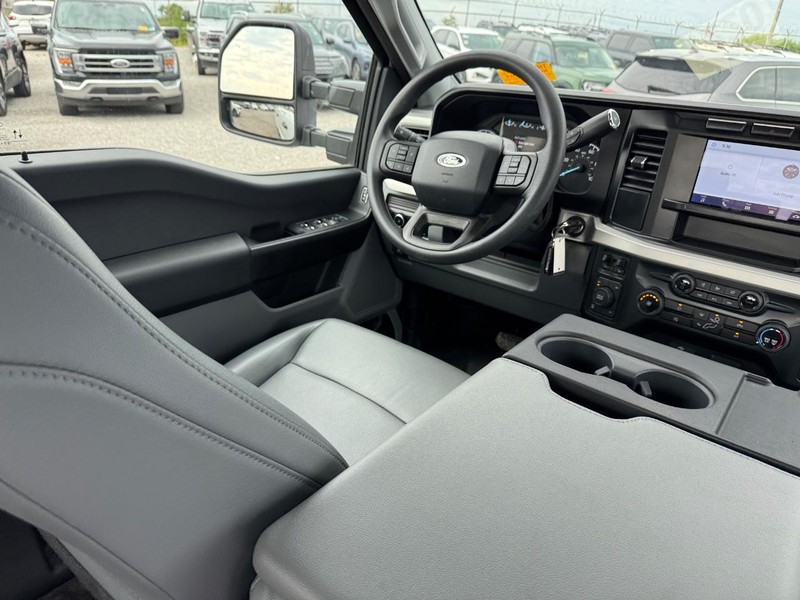 Ford Super Duty F-250 SRW Vehicle Image 14