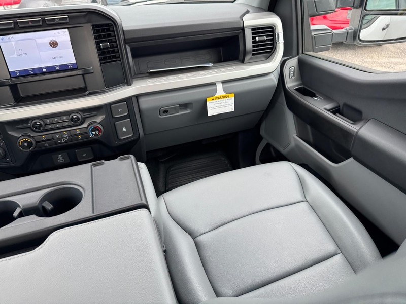 Ford Super Duty F-250 SRW Vehicle Image 16