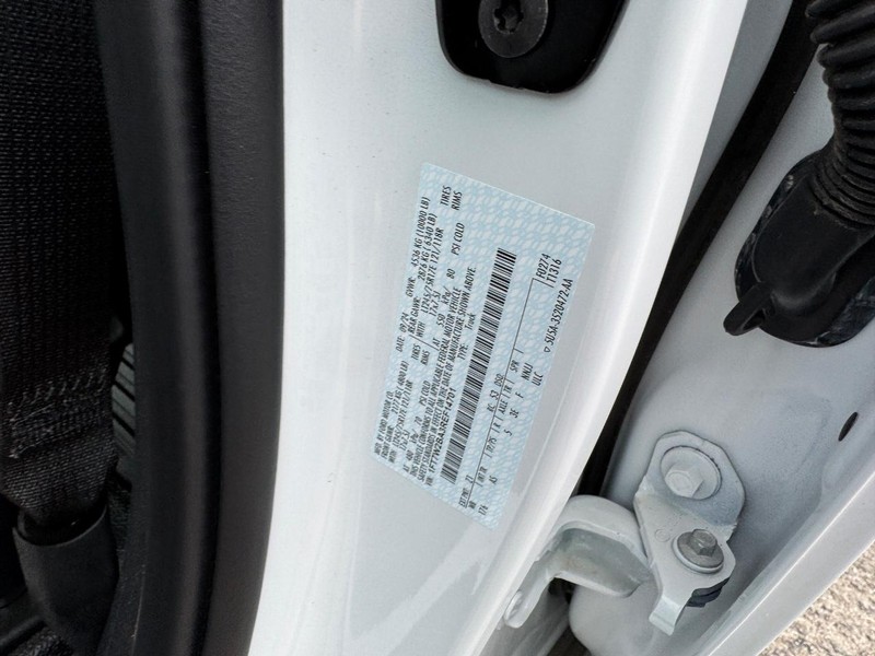 Ford Super Duty F-250 SRW Vehicle Image 24