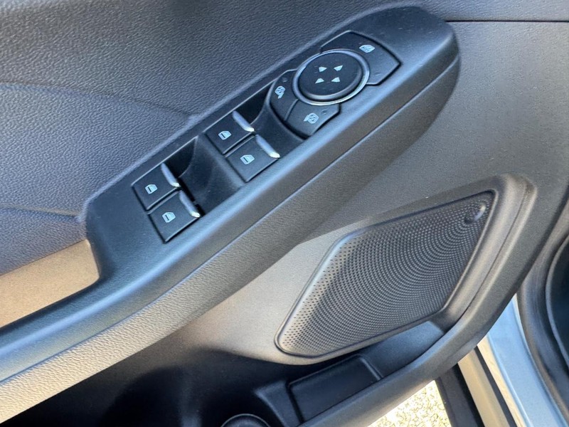 Ford Escape Vehicle Image 18