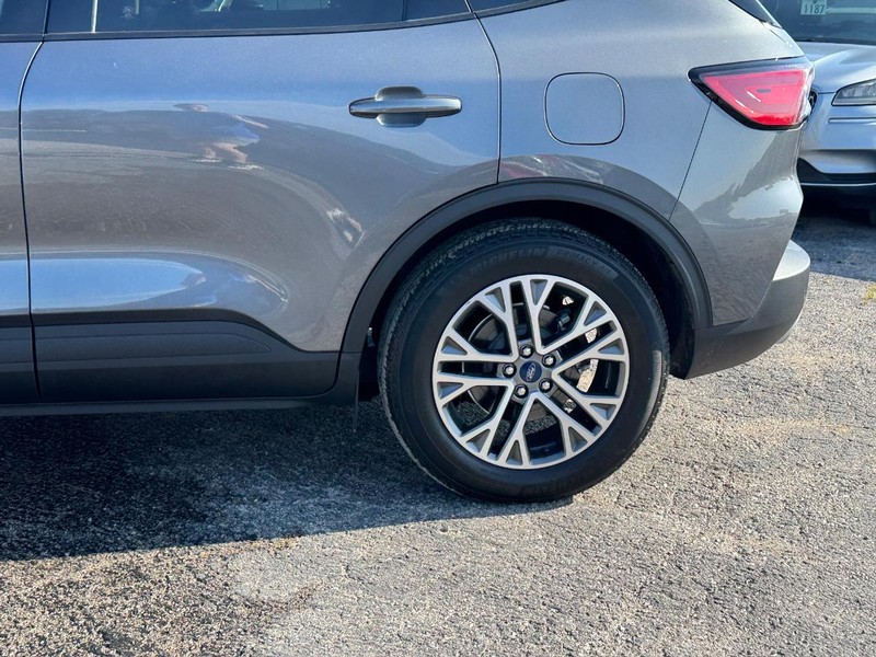 Ford Escape Vehicle Image 11
