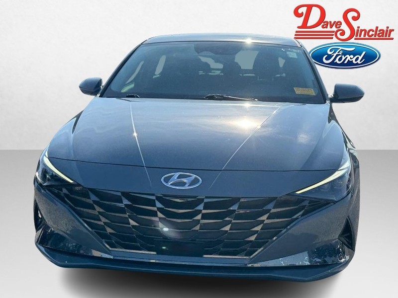 Hyundai Elantra Vehicle Image 02