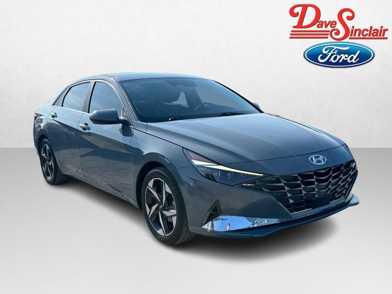 Hyundai Elantra Vehicle Image 04
