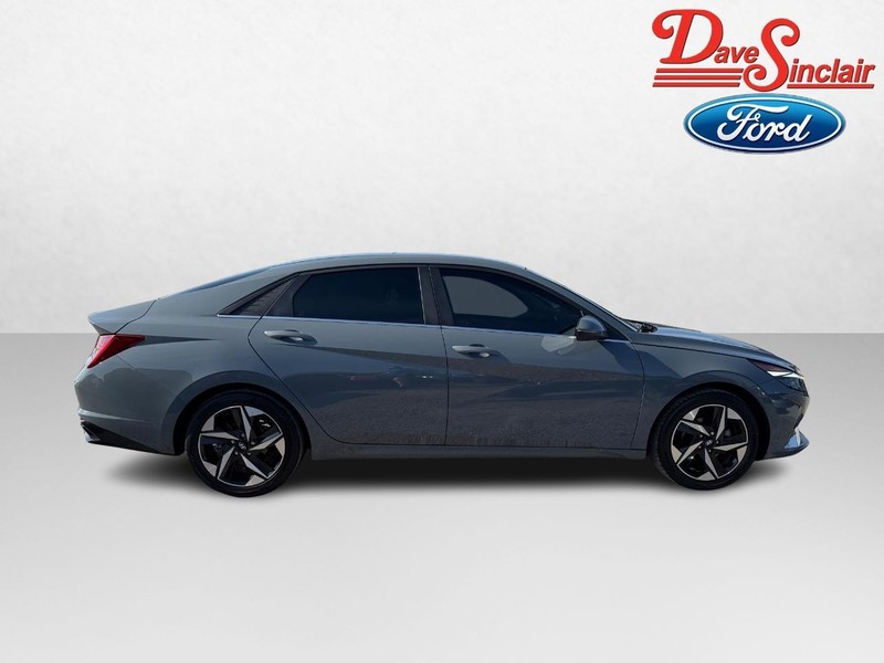 Hyundai Elantra Vehicle Image 05
