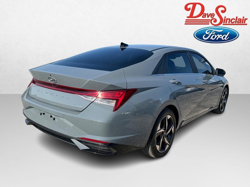 Hyundai Elantra Vehicle Image 07