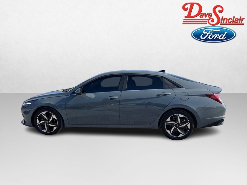 Hyundai Elantra Vehicle Image 10