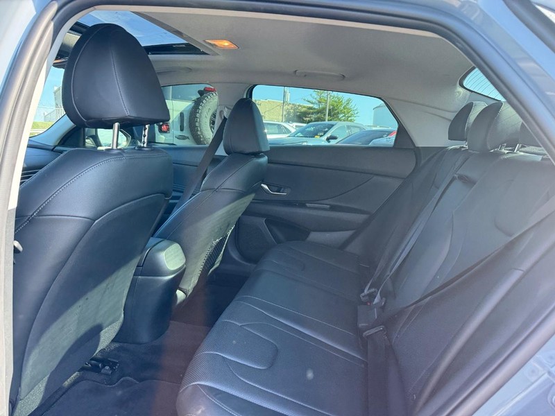 Hyundai Elantra Vehicle Image 12