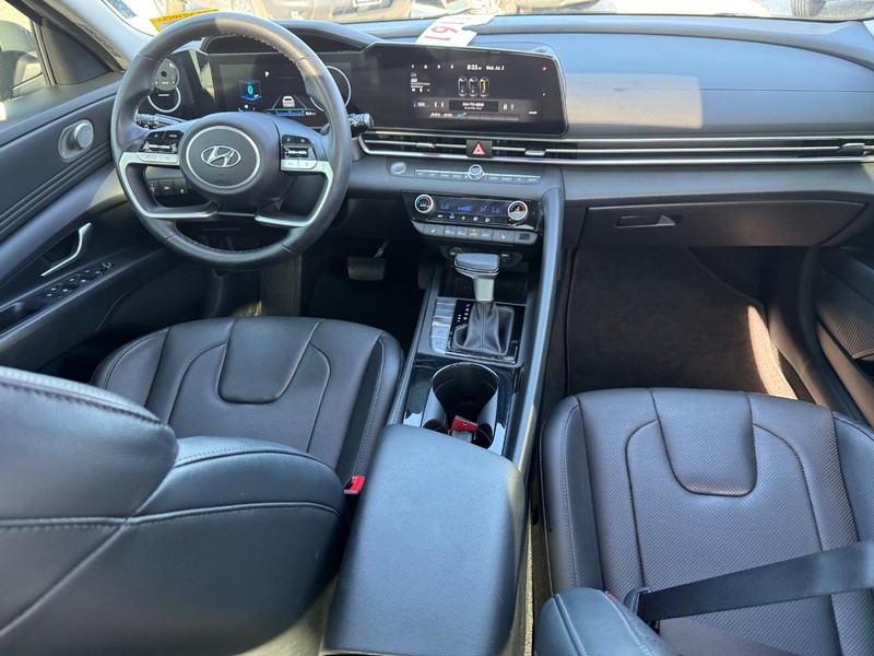 Hyundai Elantra Vehicle Image 16