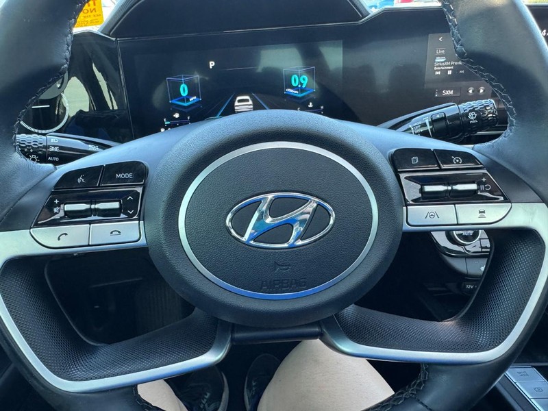 Hyundai Elantra Vehicle Image 20
