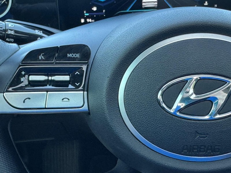 Hyundai Elantra Vehicle Image 21