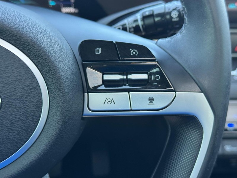 Hyundai Elantra Vehicle Image 22