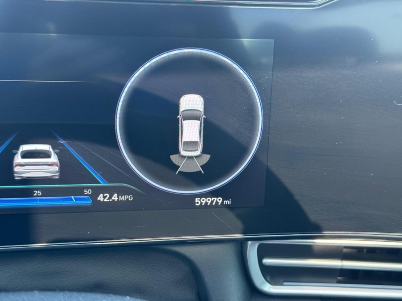 Hyundai Elantra Vehicle Image 25