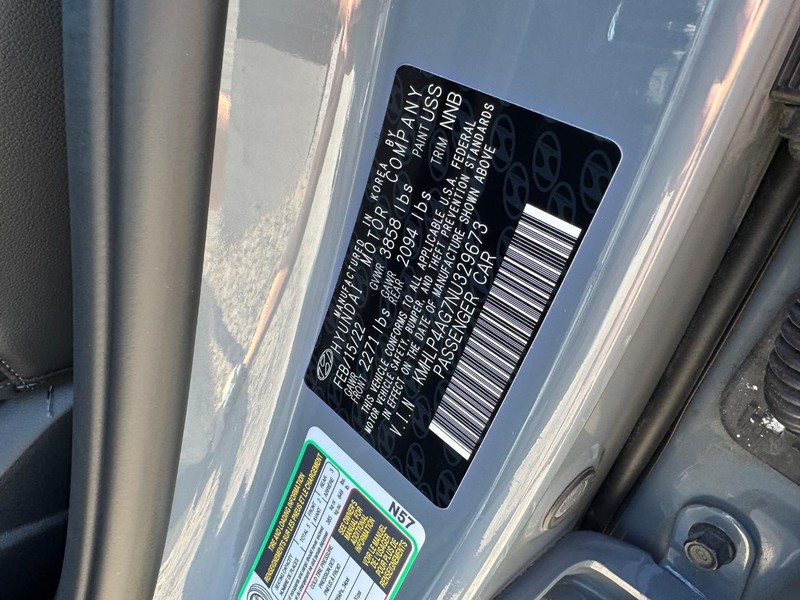 Hyundai Elantra Vehicle Image 26