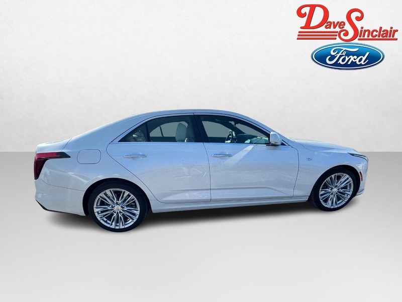 Cadillac CT4 Vehicle Image 05