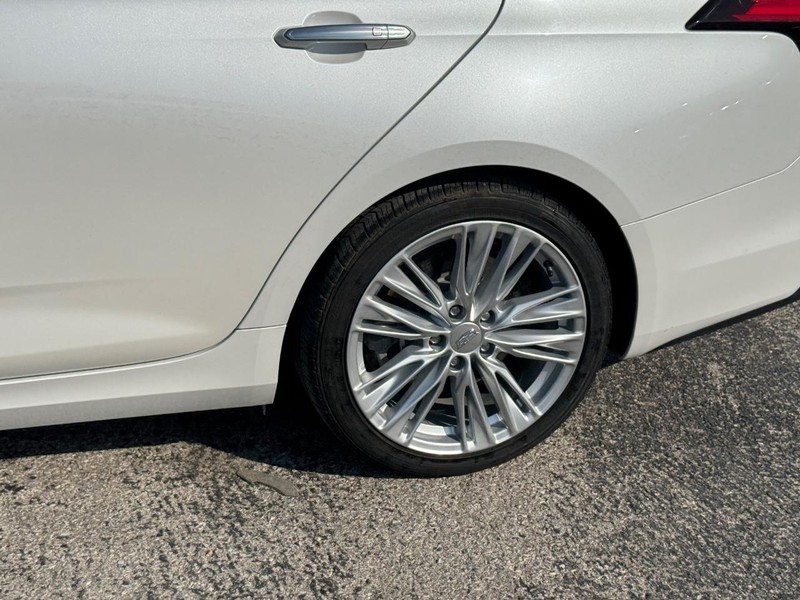 Cadillac CT4 Vehicle Image 11