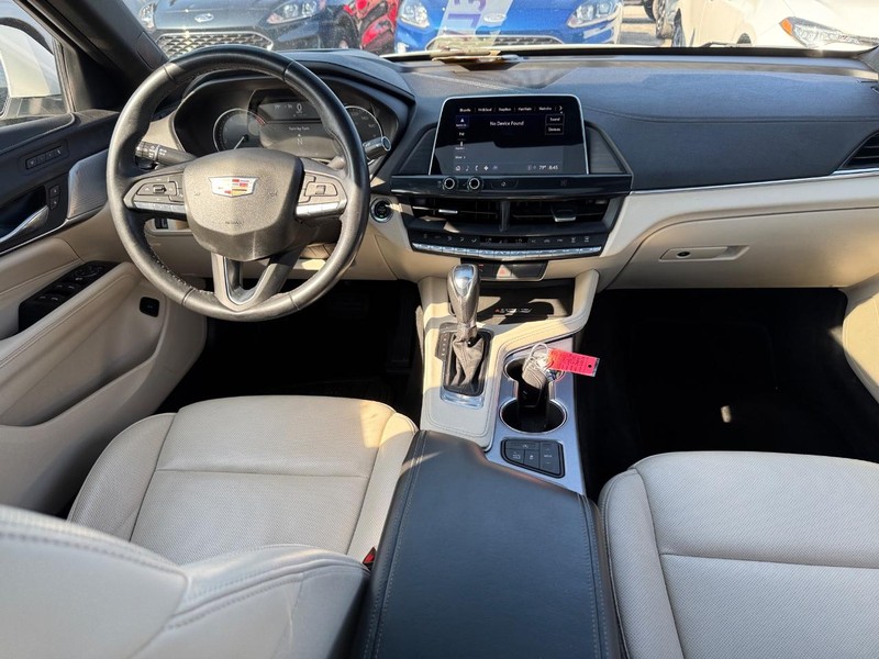 Cadillac CT4 Vehicle Image 16