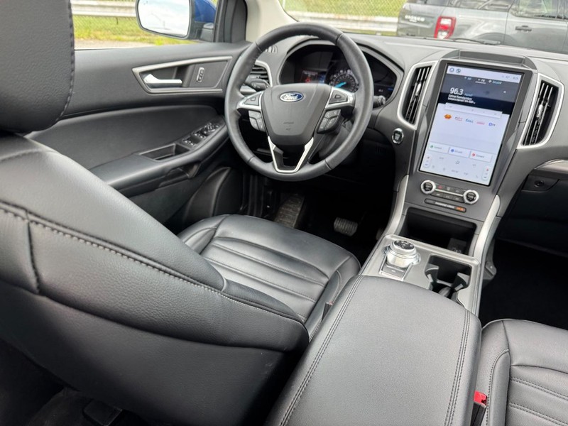 Ford Edge Vehicle Image 15