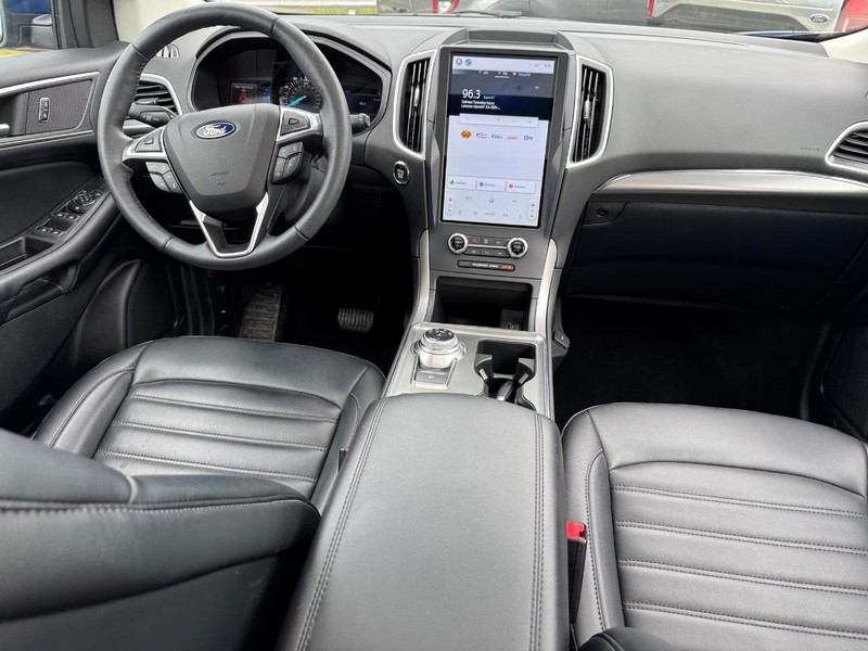 Ford Edge Vehicle Image 16