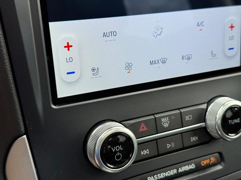Ford Edge Vehicle Image 23