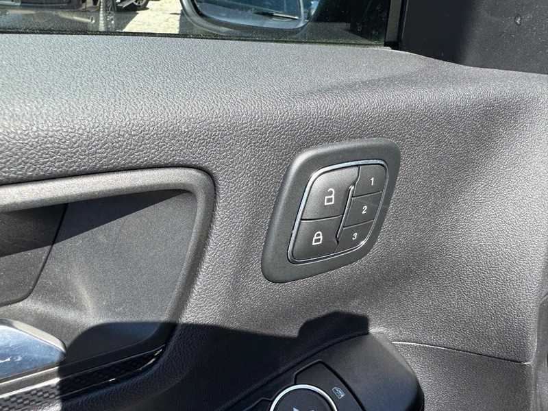 Ford Escape Vehicle Image 19
