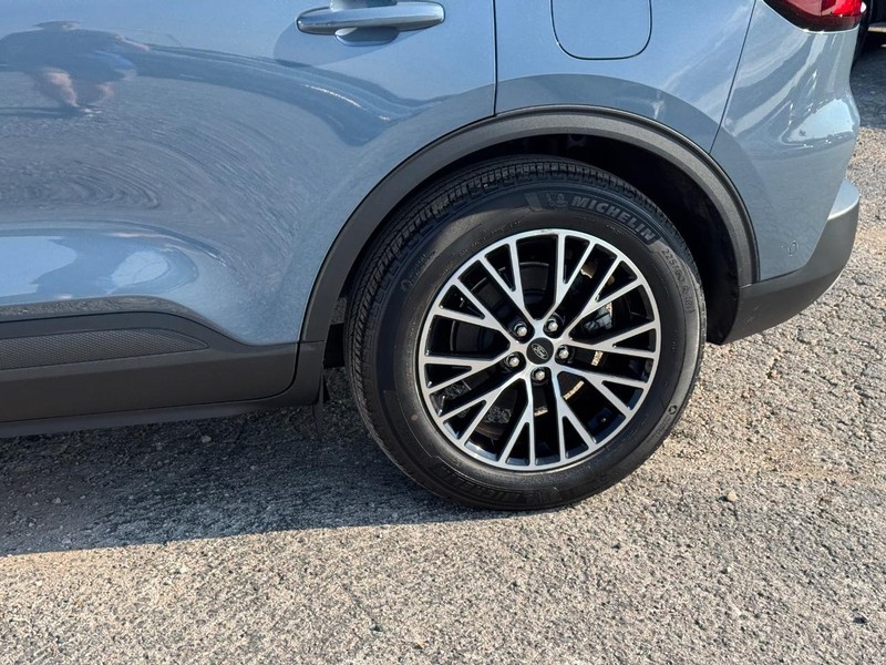 Ford Escape Vehicle Image 11