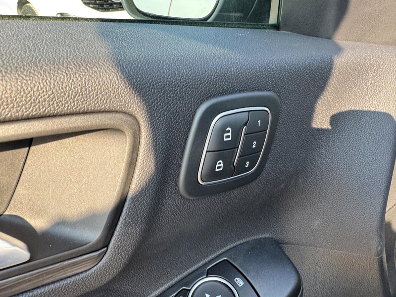 Ford Escape Vehicle Image 19