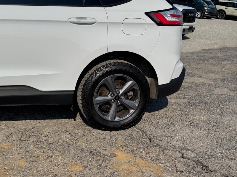 Ford Edge Vehicle Image 11