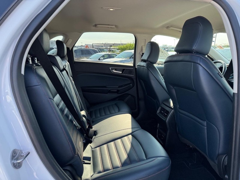 Ford Edge Vehicle Image 13