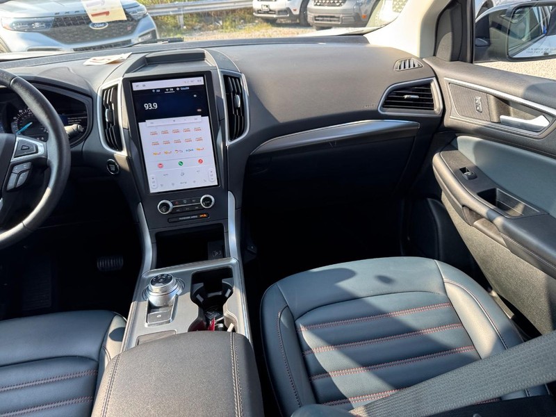 Ford Edge Vehicle Image 16