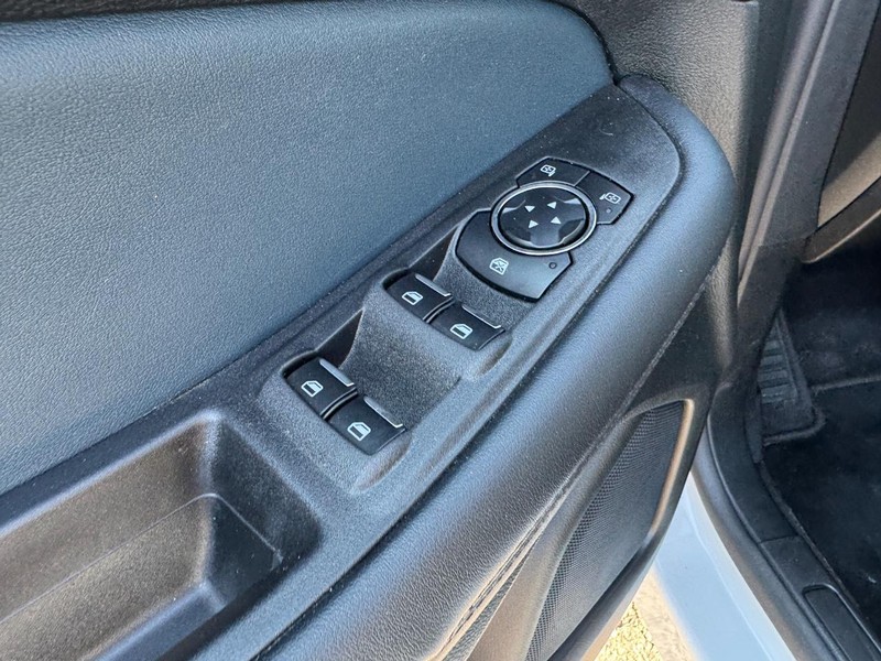 Ford Edge Vehicle Image 18