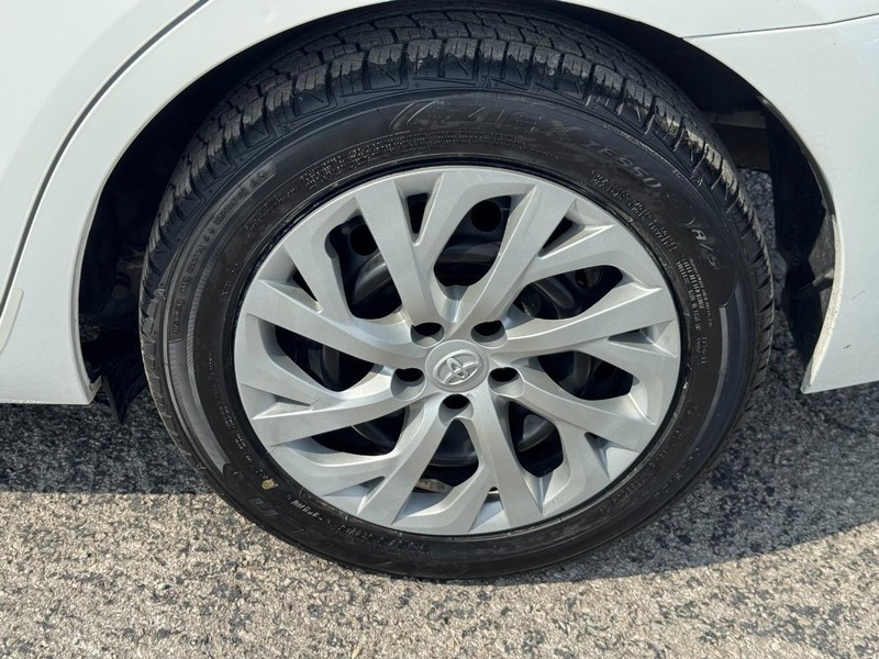 Toyota Corolla Vehicle Image 11