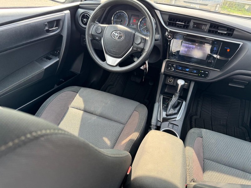 Toyota Corolla Vehicle Image 14