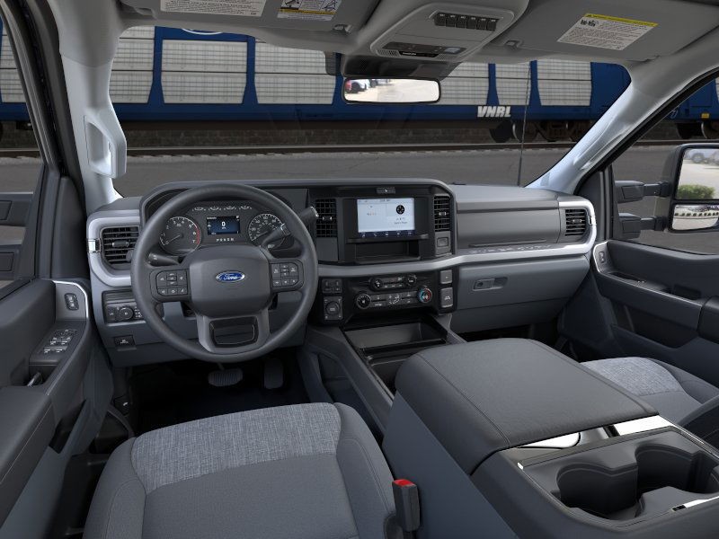Ford Super Duty F-250 SRW Vehicle Image 11