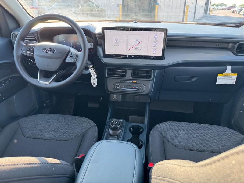 Ford Maverick Vehicle Image 14