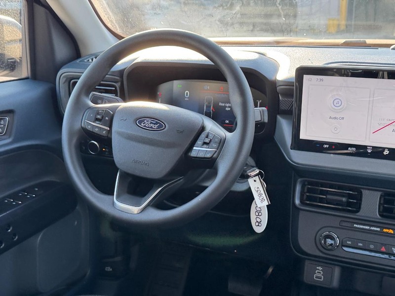 Ford Maverick Vehicle Image 15