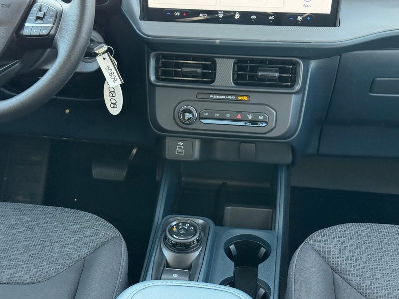 Ford Maverick Vehicle Image 17