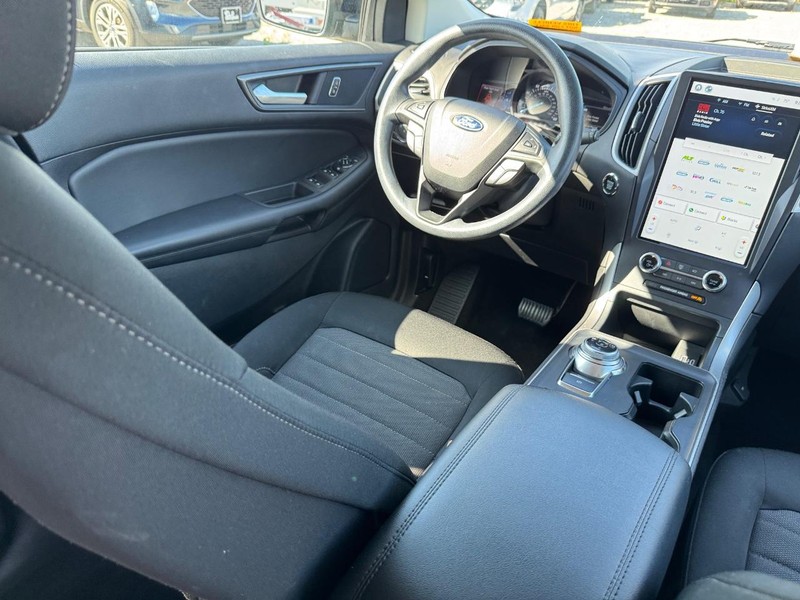 Ford Edge Vehicle Image 14