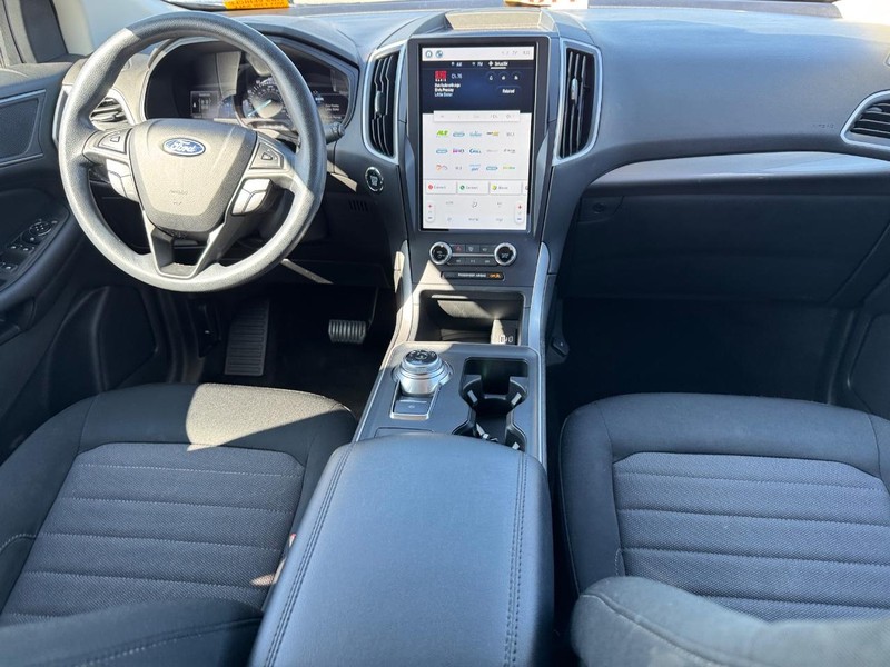 Ford Edge Vehicle Image 15