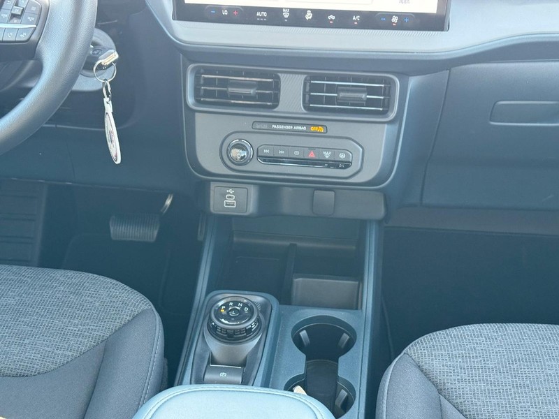 Ford Maverick Vehicle Image 17