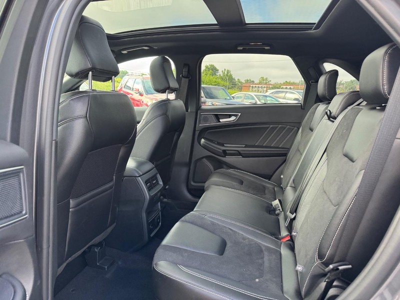 Ford Edge Vehicle Image 12