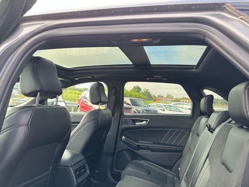 Ford Edge Vehicle Image 13