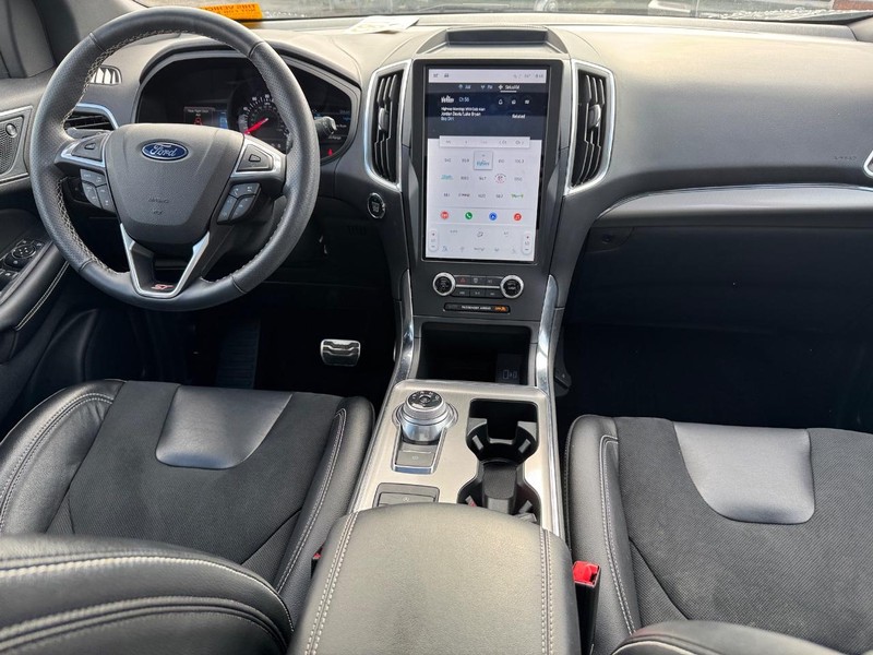 Ford Edge Vehicle Image 16
