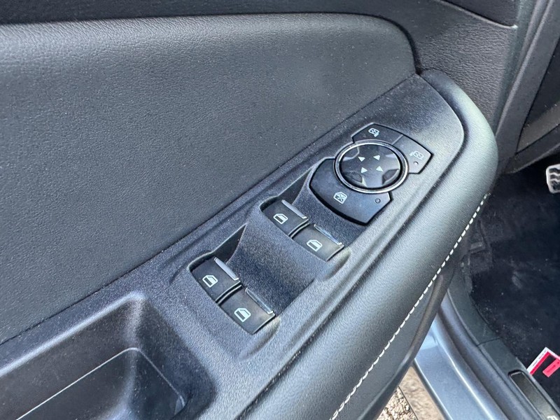 Ford Edge Vehicle Image 19