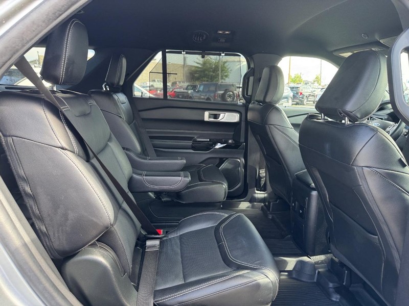 Ford Explorer Vehicle Image 13